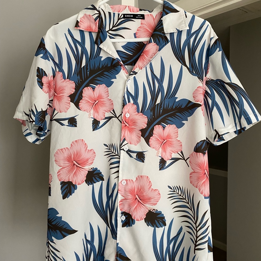 SHEIN- Men’s Button down- SIZE: MENS M worn once